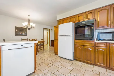 2960 Weston Rd, Toronto, ON M9M 2S7