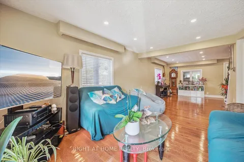 153 Downsview Ave, Toronto, ON M3M 1E6