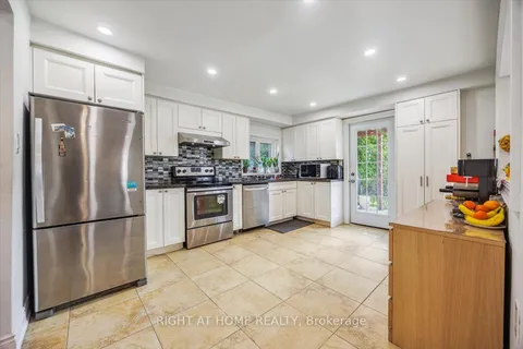 153 Downsview Ave, Toronto, ON M3M 1E6