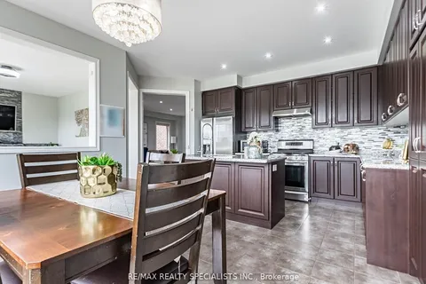 26 Lloyd Cres, Brampton, ON L7A 4J5