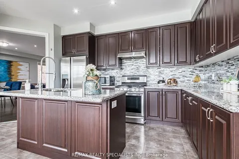 26 Lloyd Cres, Brampton, ON L7A 4J5