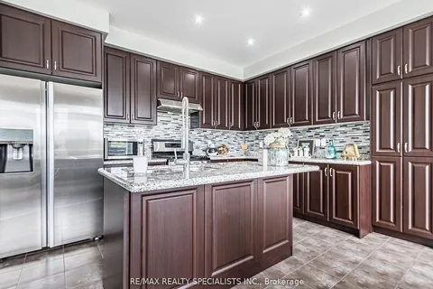 26 Lloyd Cres, Brampton, ON L7A 4J5