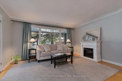 24 Winsdale Rd, Toronto, ON M9C 2W9