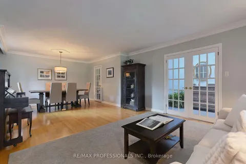 24 Winsdale Rd, Toronto, ON M9C 2W9