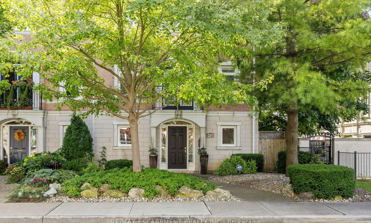 126 Brant St, Oakville, ON L6K 3X6