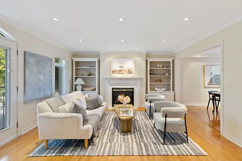 126 Brant St, Oakville, ON L6K 3X6
