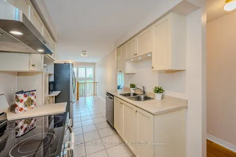 2225 Hummingbird Way, Oakville, ON L6M 3Z6