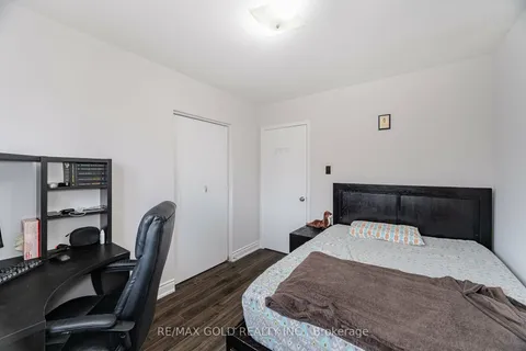 7502 Wrenwood Cres, Mississauga, ON L4T 2V7