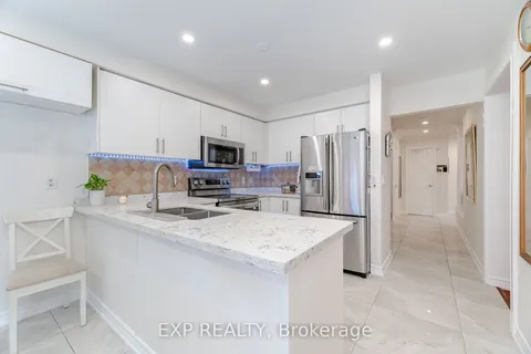 891 Stonebridge Ave, Mississauga, ON L5V 2L3