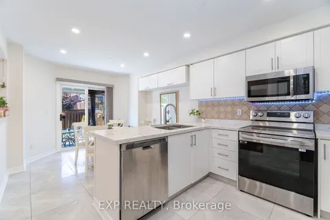 891 Stonebridge Ave, Mississauga, ON L5V 2L3