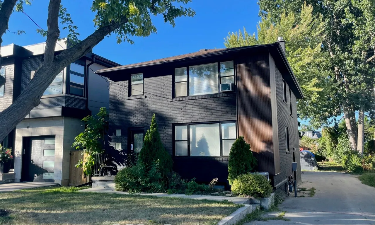 43/45 Broadview Ave, Mississauga, ON L5H 2S8