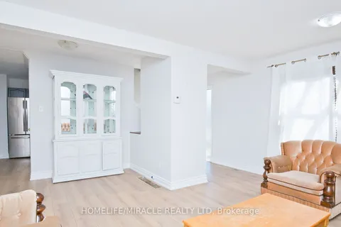 8 Hillbank Tr, Brampton, ON L6S 1P6