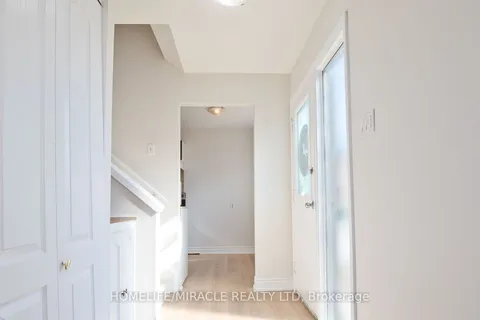 8 Hillbank Tr, Brampton, ON L6S 1P6