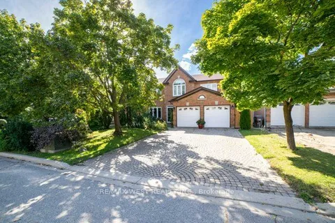 6016 St. Ives Way, Mississauga, ON L5N 4L9
