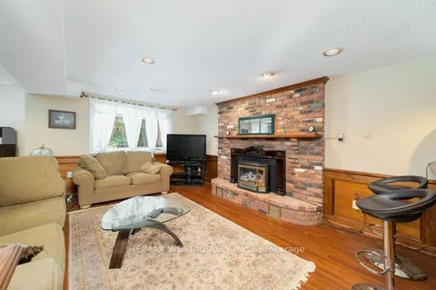 6016 St. Ives Way, Mississauga, ON L5N 4L9