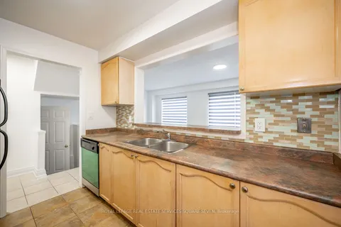 3339 Spirea Terr, Mississauga, ON L5N 7N3