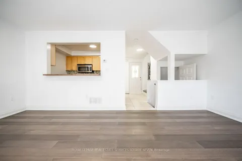 3339 Spirea Terr, Mississauga, ON L5N 7N3