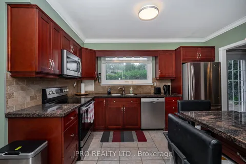 23 Ferndale Cres, Brampton, ON L6W 1G1
