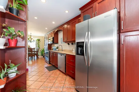 10 Chipmunk Cres, Brampton, ON L6R 1B2