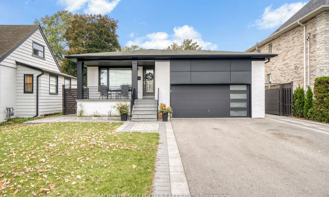 605 Curzon Ave, Mississauga, ON L5G 1P8