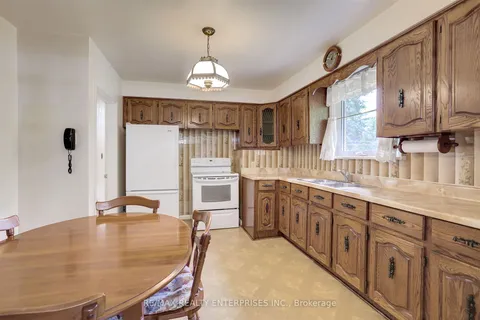1795 Balsam Ave, Mississauga, ON L5J 1L3