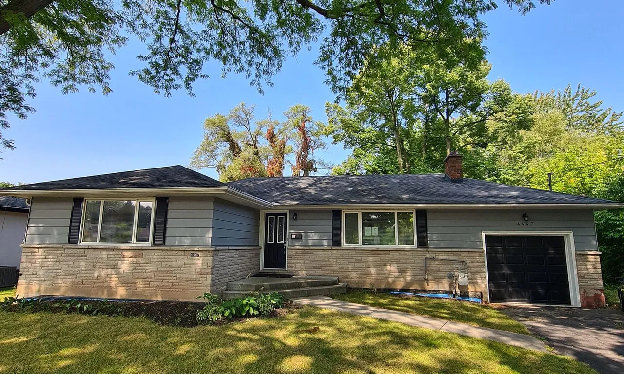 4447 Spruce Ave, Burlington, ON L7L 1M3