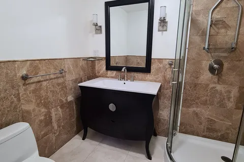 4447 Spruce Ave, Burlington, ON L7L 1M3