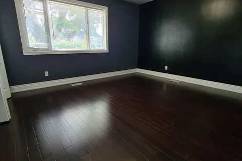 4447 Spruce Ave, Burlington, ON L7L 1M3