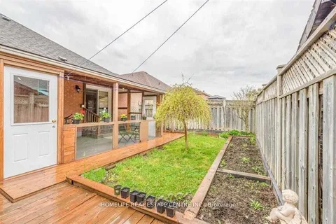 3 Orchid Dr, Brampton, ON L7A 1M4