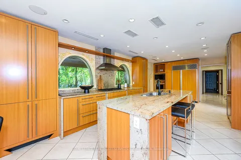 1547 Stavebank Rd, Mississauga, ON L5G 2V6