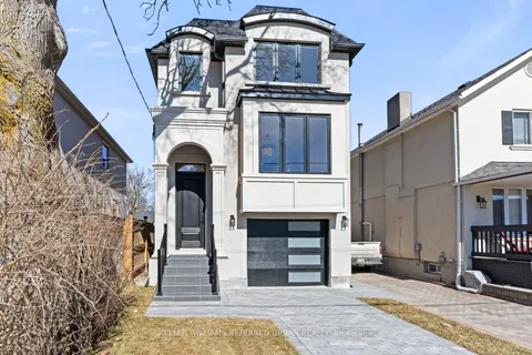 38 Kingdom St, Toronto, ON M9P 1W3
