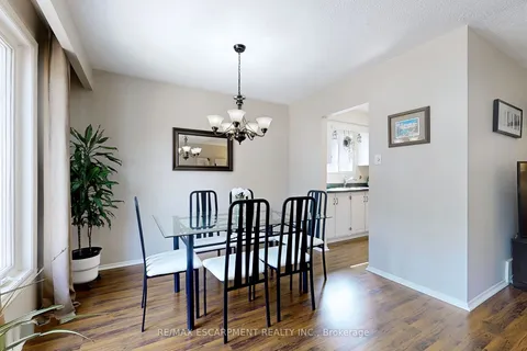 5006 Brady Ave, Burlington, ON L7L 3X6