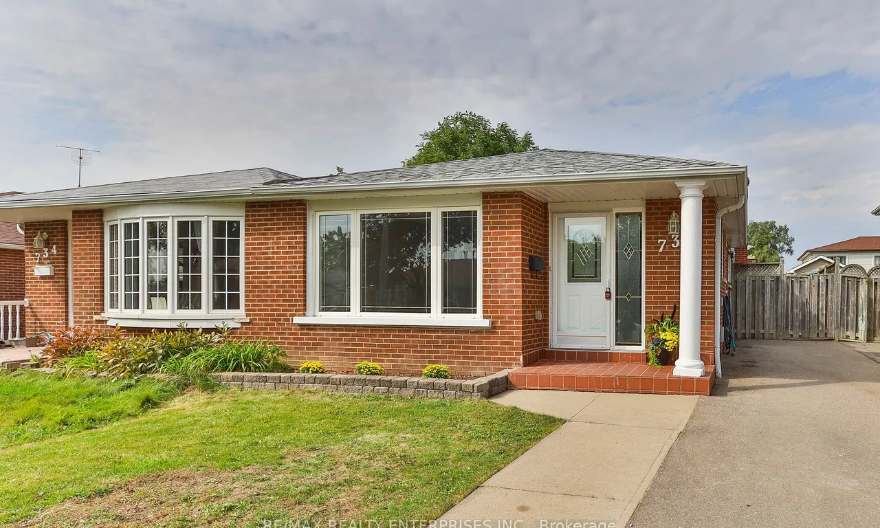 736 Consort Cres, Mississauga, ON L5C 1J9