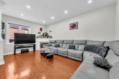 7 Pika Tr, Brampton, ON L6R 2X1