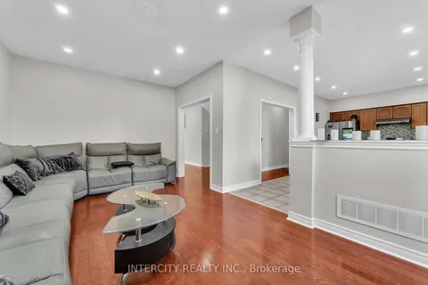 7 Pika Tr, Brampton, ON L6R 2X1