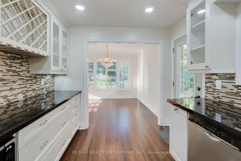 1205 Whittington Rd, Mississauga, ON L5J 3J8