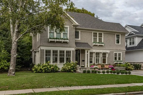 625 Hurd Ave, Burlington, ON L7S 1T4