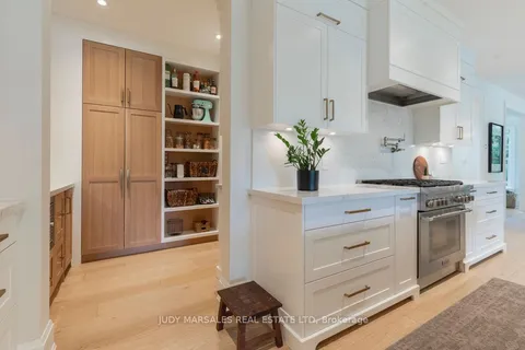 625 Hurd Ave, Burlington, ON L7S 1T4