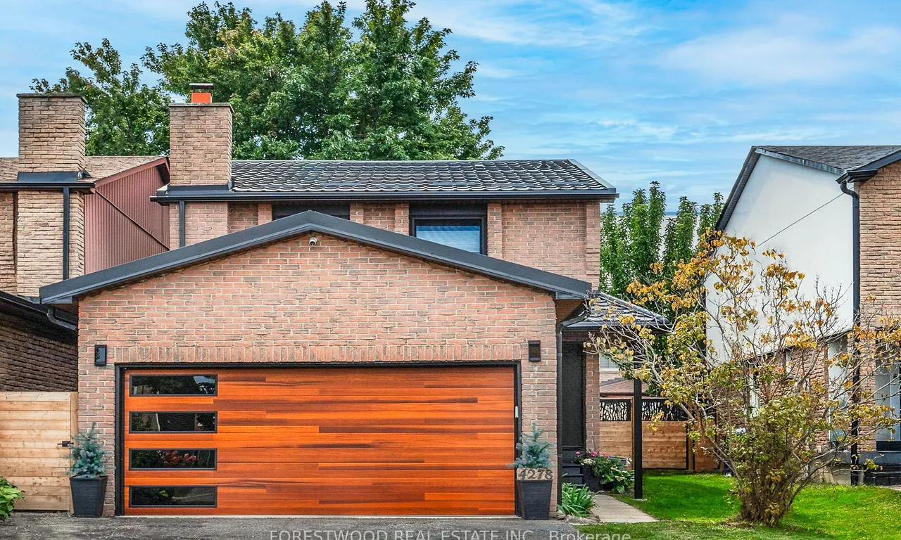 4278 Shelby Cres, Mississauga, ON L4W 3N5