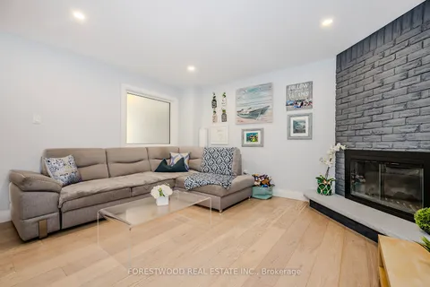 4278 Shelby Cres, Mississauga, ON L4W 3N5