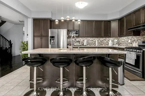 9 Monkton Circ, Brampton, ON L6Y 0X1