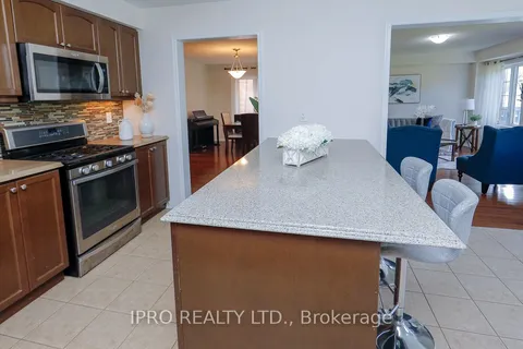 74 Aylesbury Dr, Brampton, ON L7A 0W2