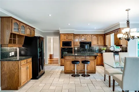 2313 Homer Dr, Burlington, ON L7P 4V4