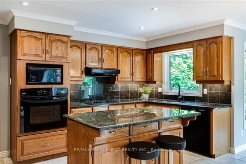 2313 Homer Dr, Burlington, ON L7P 4V4