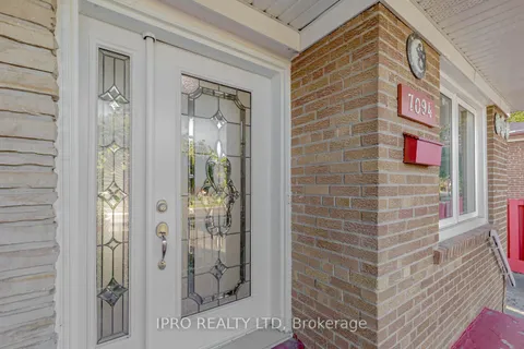 7094 Darcel Ave, Mississauga, ON L4T 2W9