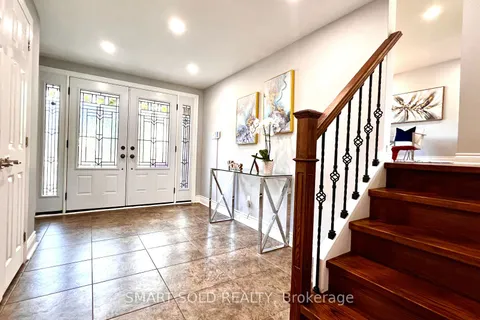 513 Bohemia Cres, Oakville, ON L6J 2K7