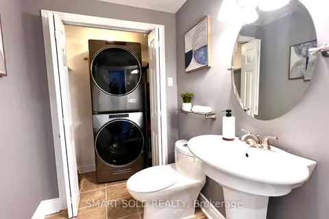 513 Bohemia Cres, Oakville, ON L6J 2K7