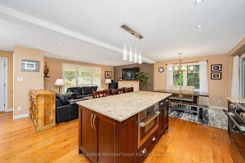 10 Baylor Cres, Halton Hills, ON L7G 1A6