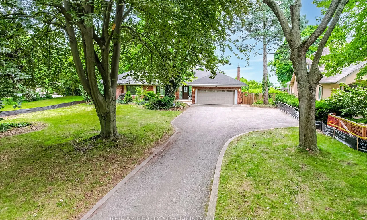 258 Northshore Blvd, Burlington, ON L7T 1A4