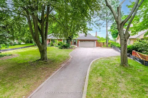 258 Northshore Blvd, Burlington, ON L7T 1A4